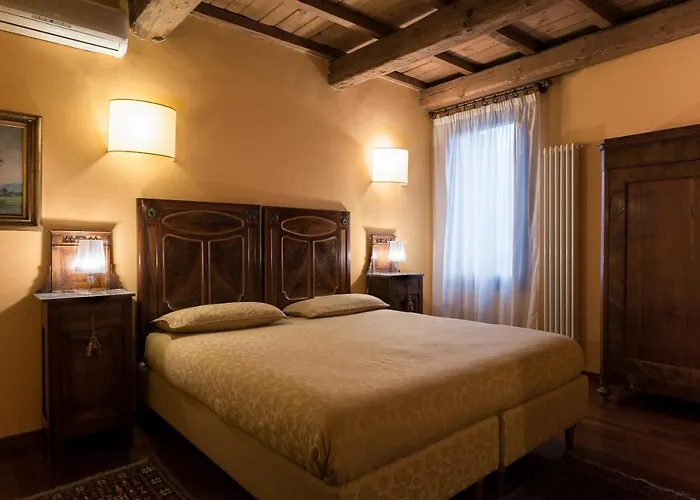 Piazza Nova Guest House