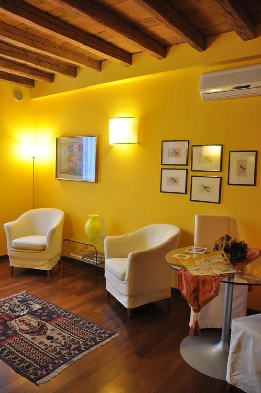 Piazza Nova 3*