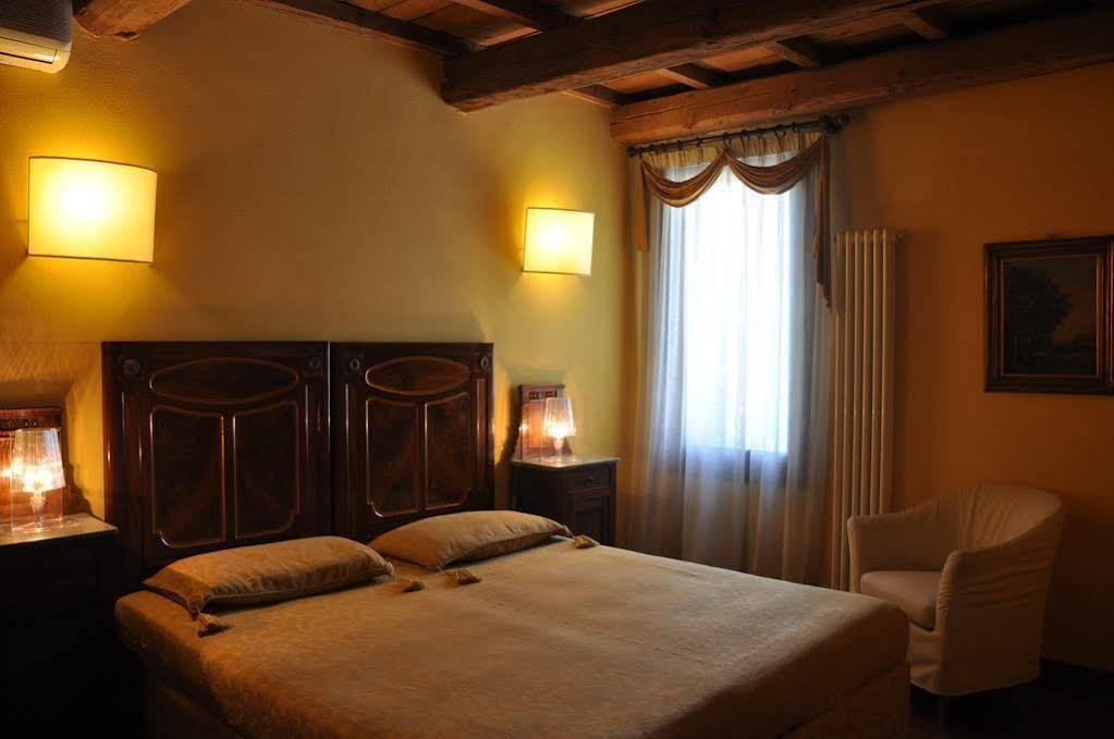 Piazza Nova Couette-café Ferrare